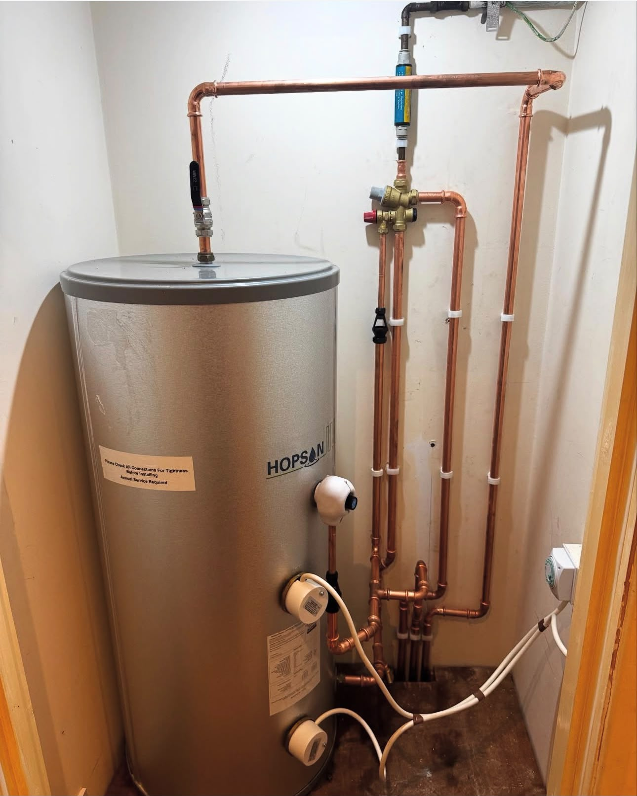 Wall-mounted warm air heater with ducted distribution